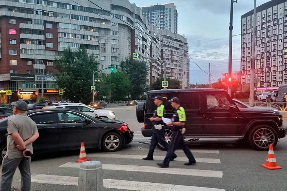 В Екатеринбурге возле Baku Plaza 1 июля задержали главу азербайджанской диаспоры Шахина Шихлинского.