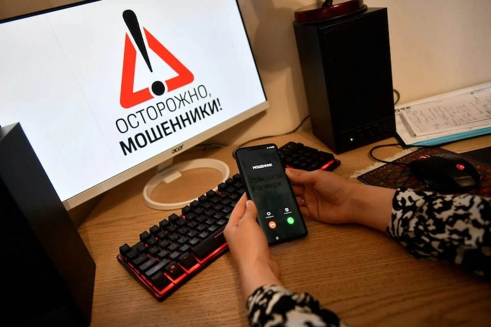 В июле мошенники могут использовать схемы с поддельными билетами и страховками