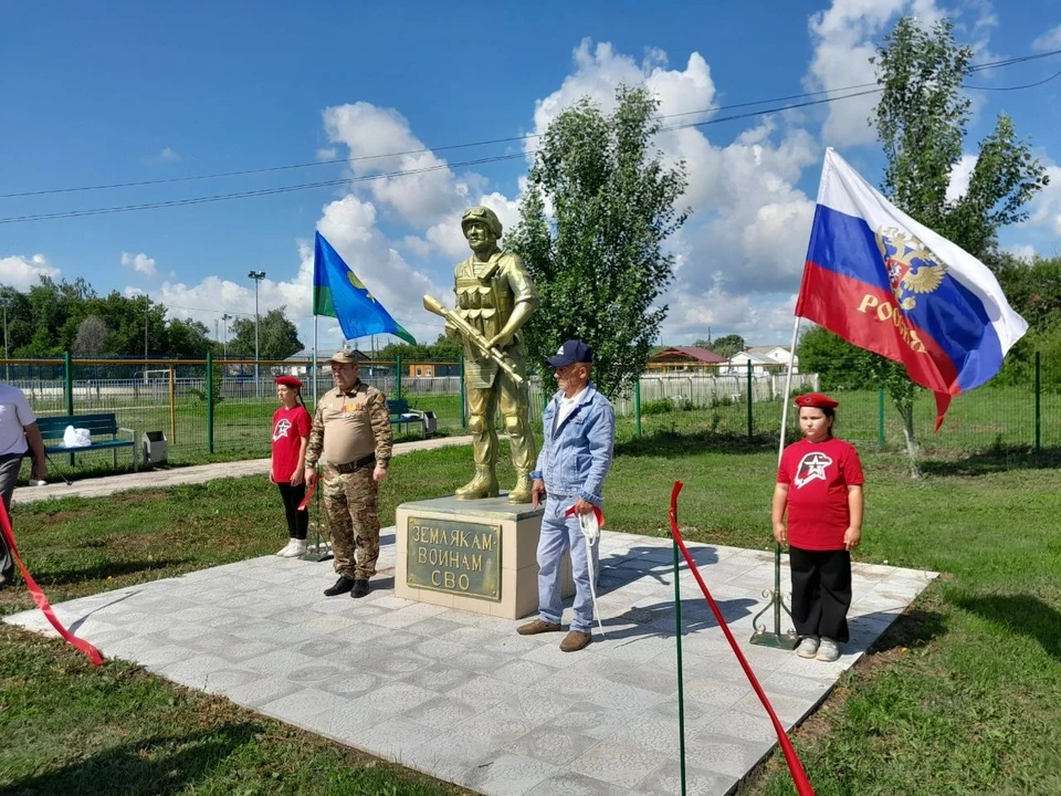 В поселке Южный хотят установить у постамента таблички с фамилиями участников СВО. Фото: Олег Журавлев, Артур Губайдуллин