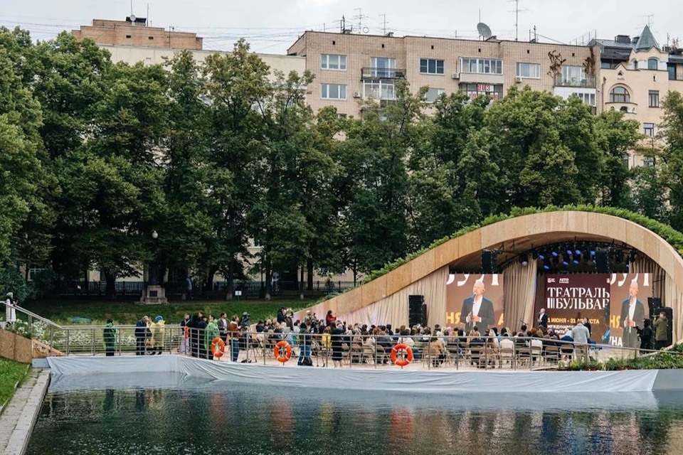 Мероприятия «Театрального бульвара» пройдут на новой сцене на Патриарших прудах Фото: департамент культуры Москвы