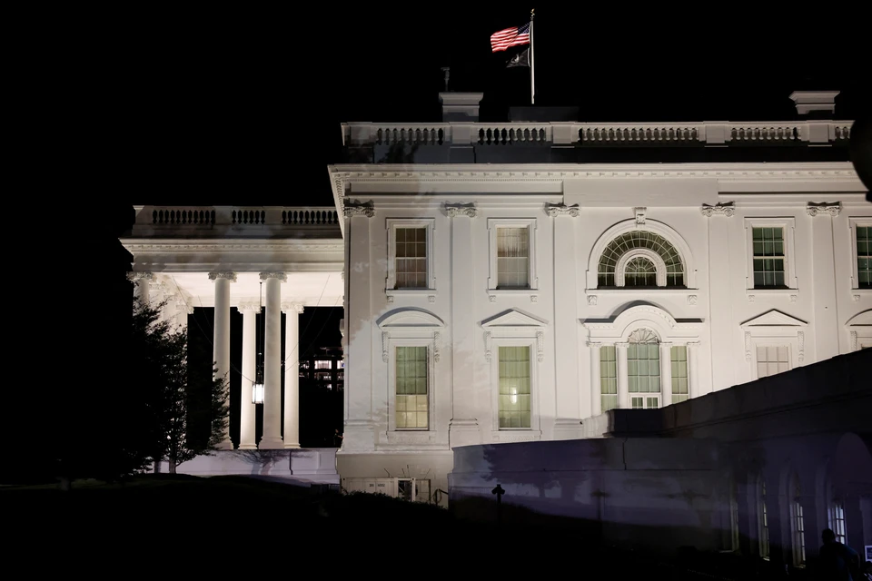 Трамп показал сенаторам «комнату Моники Левински» рядом с Овальным кабинетом