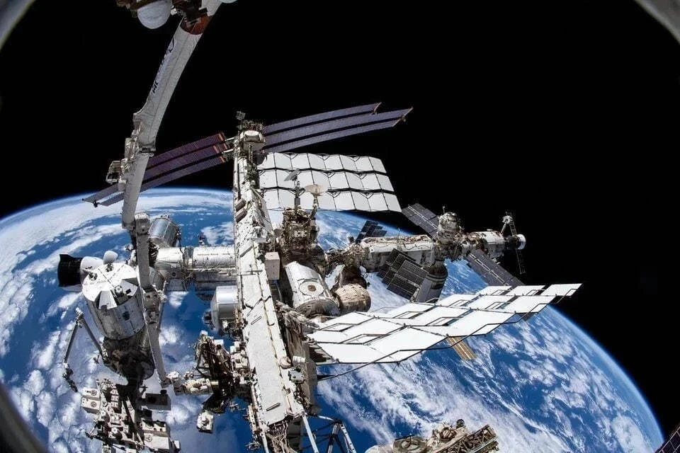 The Sun: В космосе вблизи объекта США заметили российский спутник-убийцу