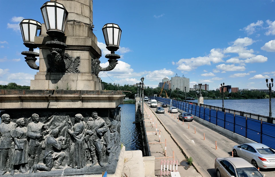 Главный мост Донецка ремонтируют впервые с момента его постройки