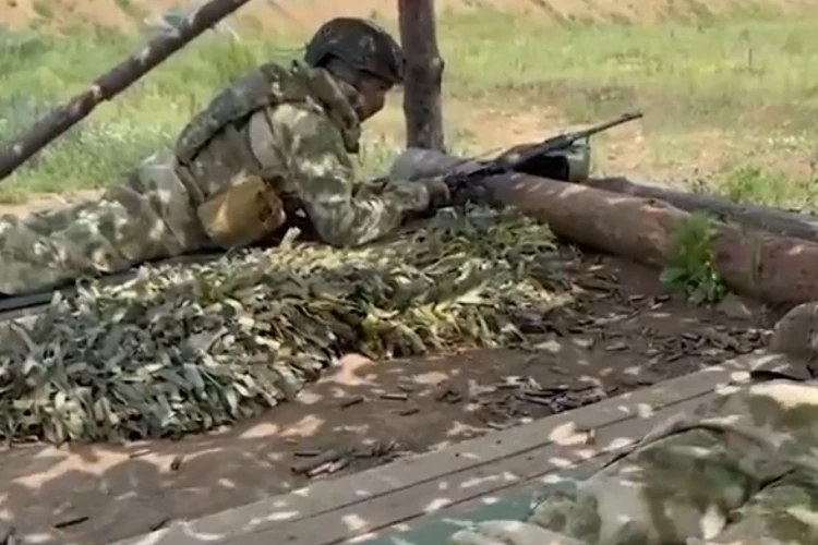 Снайперы ВДВ помогают силам противовоздушной обороны: Десантники гарантированно уничтожают врага в небе и на земле