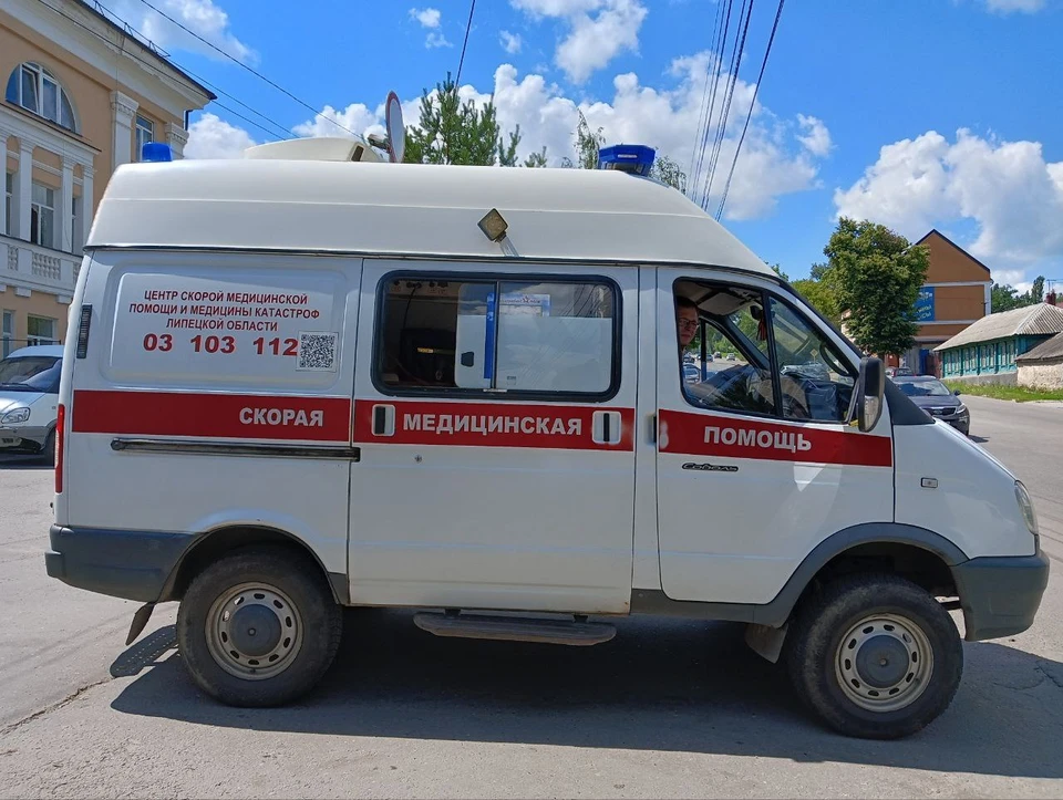 В результате аварии 16-летний мотоциклист и его 15-летний пассажир получили серьезные травмы.