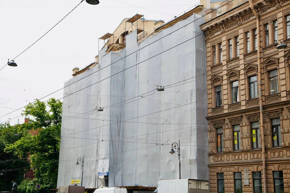 Фасады домов продолжают реконструировать в Петербурге. Фото: Жилком СПб