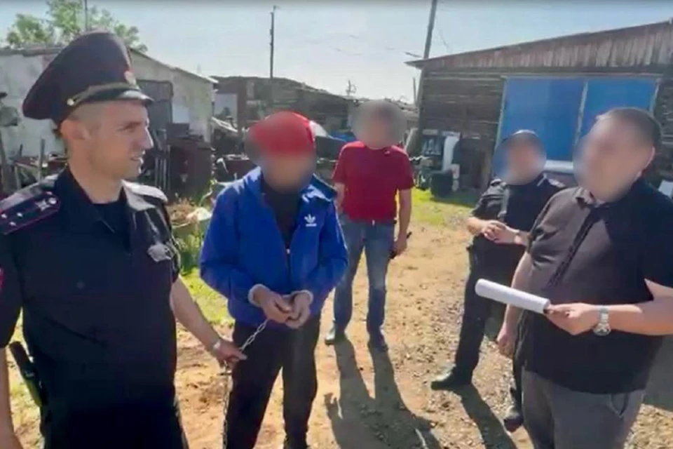 По версии следствия, 52-летний мужчина схватил ружье и выстрелил оппоненту в грудь. Фото: СУ СКР по РС (Я)