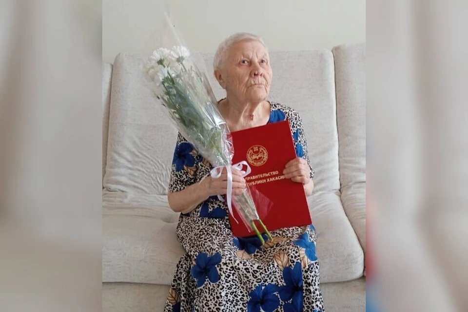 Эмилии Николаевне Жердевой из Абакана исполнилось 95 лет. Фото: минтруда Хакасии