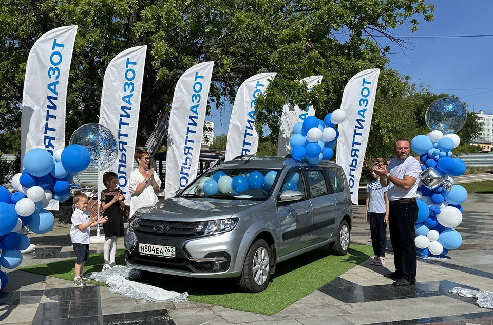 Автомобиль оснащен современными системами для безопасного и комфортного вождения
