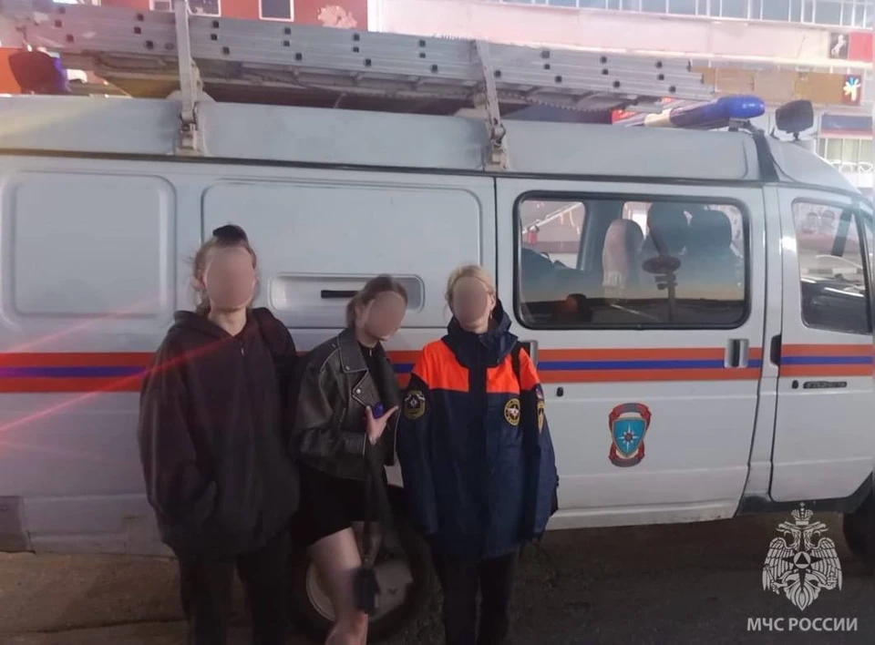 Туристок спасли со скал в Магадане после рискованного восхождения Фото: МЧС Магаданской области