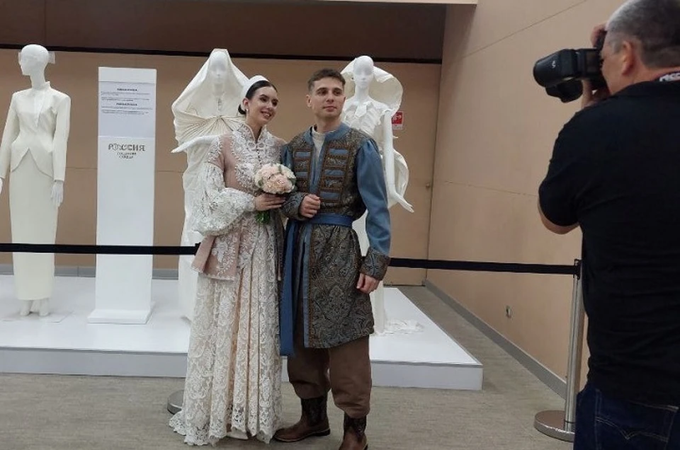 Алена Петрова и Станислав Ковалев из Ярославской области стали женой и мужем на главном свадебном фестивале страны.