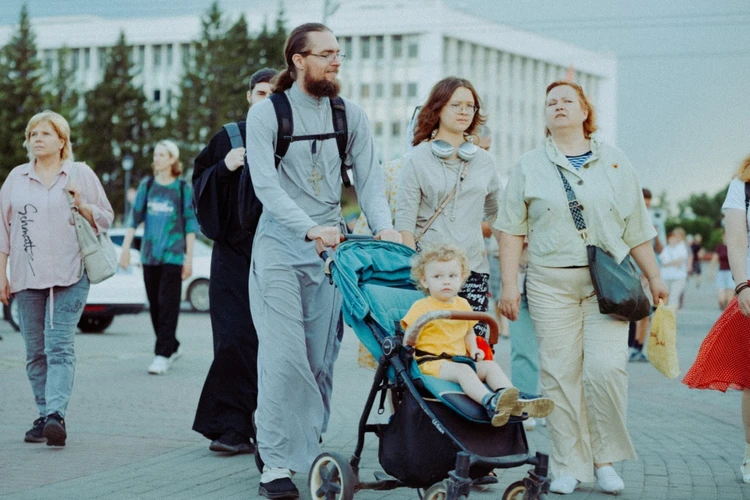 "Познакомились 55 лет назад": томичи отметили парадом День семьи, любви и верности