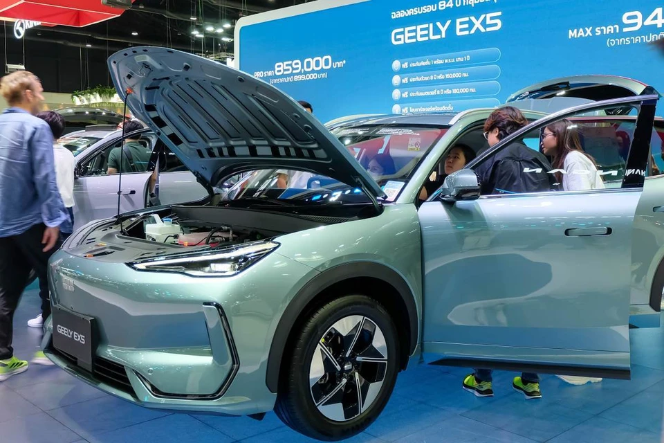 Китайский автомобиль Geely пользуется особым спросом в России. Фото: Charoen Krung Photography / Shutterstock.com