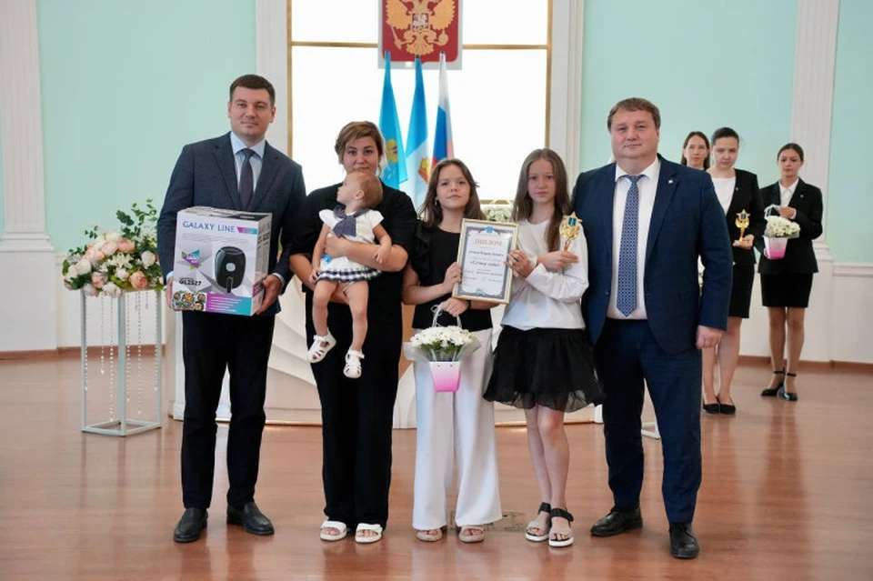 В Ульяновске двенадцать семей получили медали «За любовь и верность» | ФОТО: администрация Ульяновска