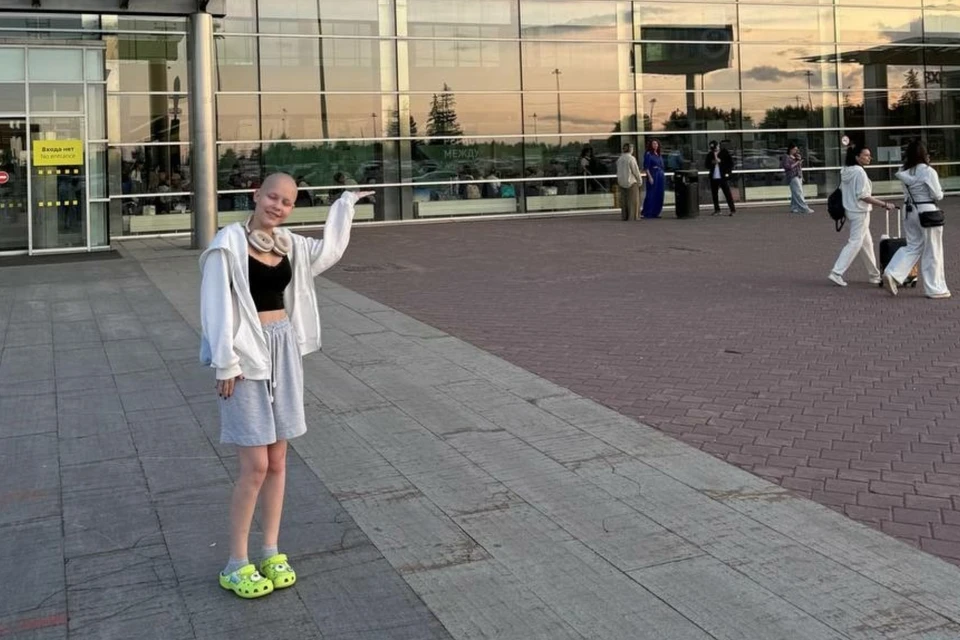 Фото Кати в аэропорту. Но сейчас девочка дома!