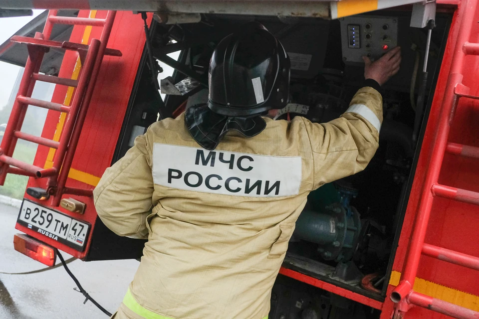 Пожарным удалось потушить пламя.