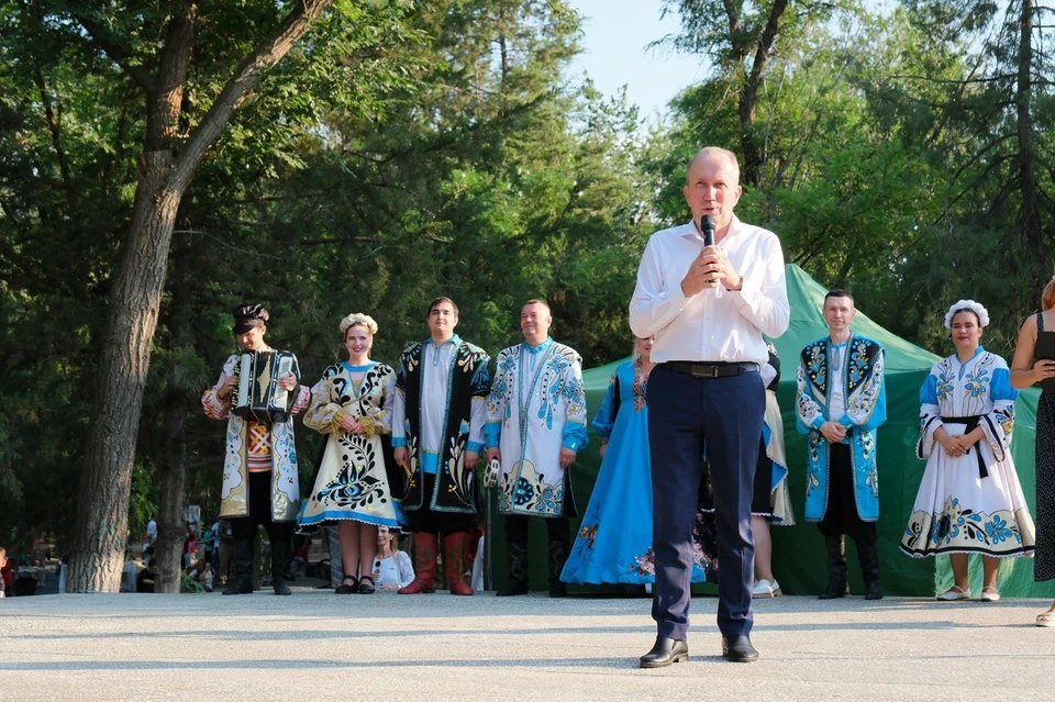 Гостям праздника предложили 300 литров астраханской ухи. Фото: Городская Дума МО г. Астрахань