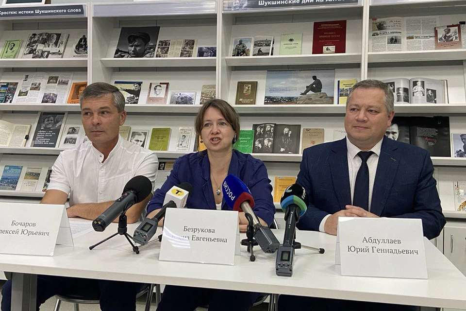 По словам организаторов фестиваля, гостей ждут творческие встречи с режиссерами, сценаристами и писателями