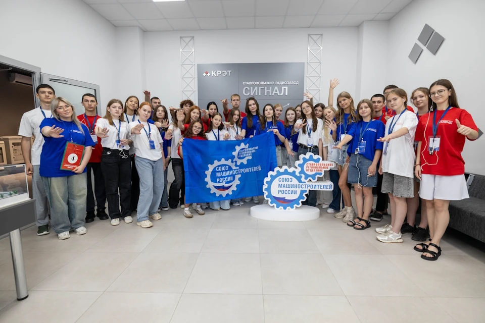 Экскурсия состоялась в рамках профориентационной работы с молодежью. Фото: ПАО «Сигнал»
