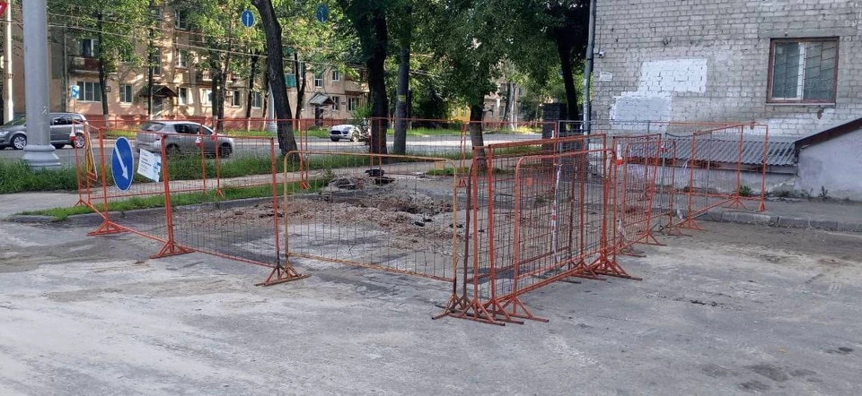 Власти сообщили о ликвидации лужи на Бекетова, куда провалился автомобиль.