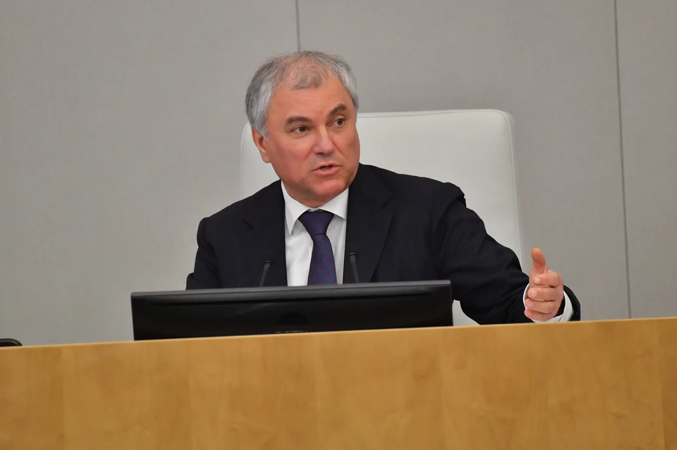 Володин призвал главу Минстроя бросить курить