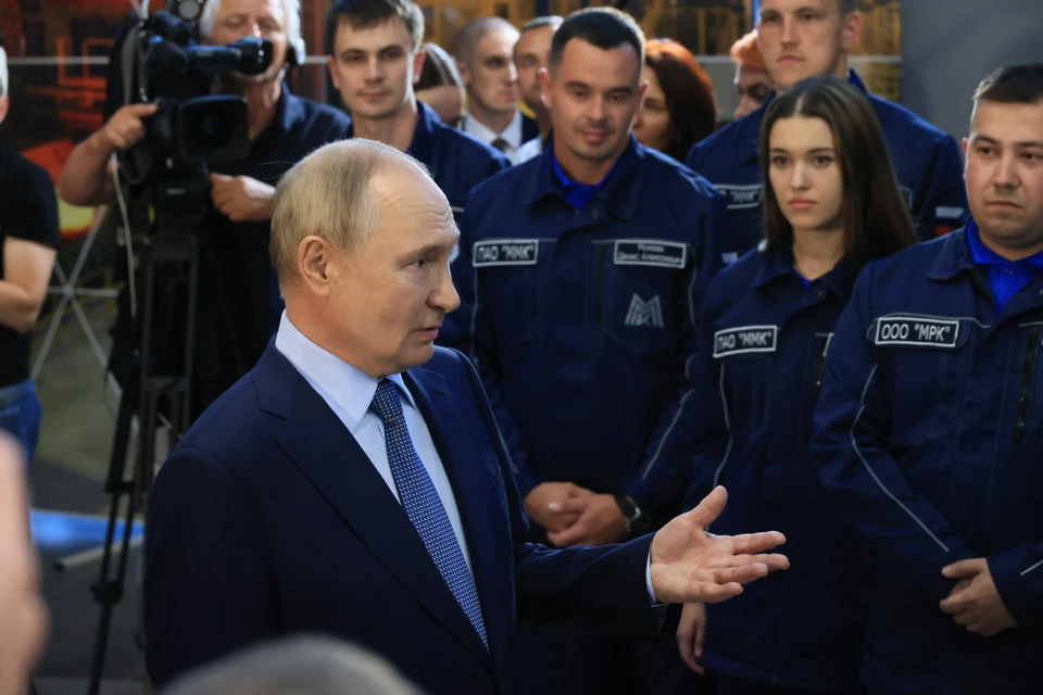 Владимир Путин заявил, что меры государственной поддержки молодые люди получат только после того, как супруга забеременеет. Фото Дмитрий Куткин