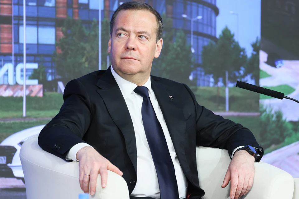 Медведев сравнил Украину с Третьим рейхом