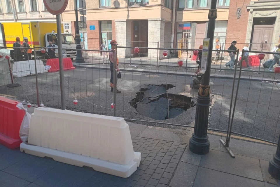 Движение транспорта на проблемном участке временно перекрыто. Фото: t.me/Megapolisonline
