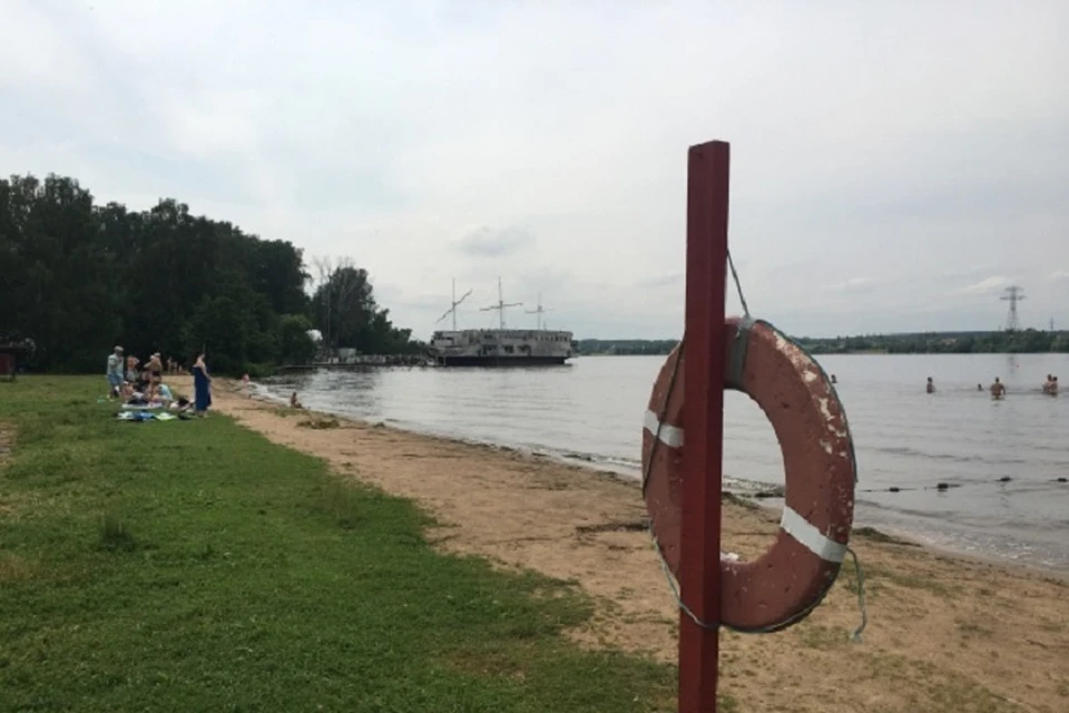 Специалисты не рекомендуют заходить в воду в данных местах.
