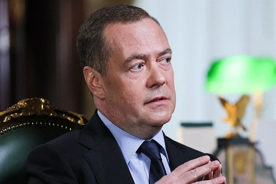 Медведев: России нужно как можно дольше помнить о мерзкой русофобии европейцев