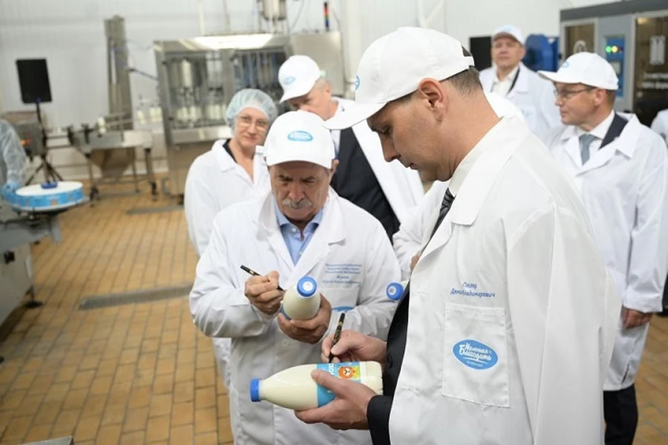 Денис Паслер запустил новую производственную линию на кушвинском предприятии. Фото: Департамент информационной политики региона