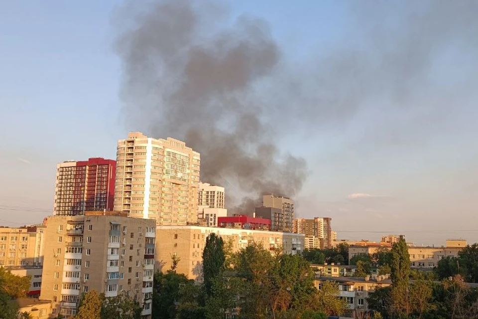Пожар вспыхнул в центре Ростова вечером в пятницу, 18 июля.