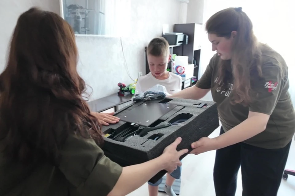 3D принтер получил Дима Санжигаряев, чтобы печатать на нем медицинские расходники для группировки "Днепр". Фото: Народный фронт Республики Крым