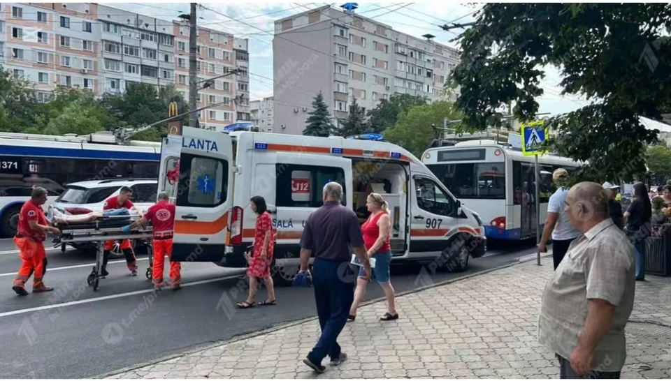 Пострадавшую пришлось госпитализировать. Фото: Первый в Молдове