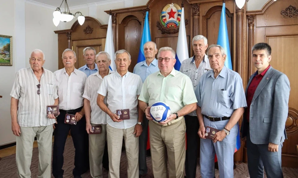 Команда отметила своё 60-летие. ФОТО: Администрация главы ЛНР