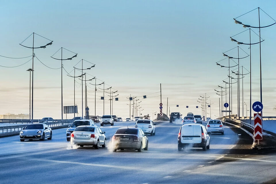 Дорога Сургут-Салехард закрыли из-за аварии.