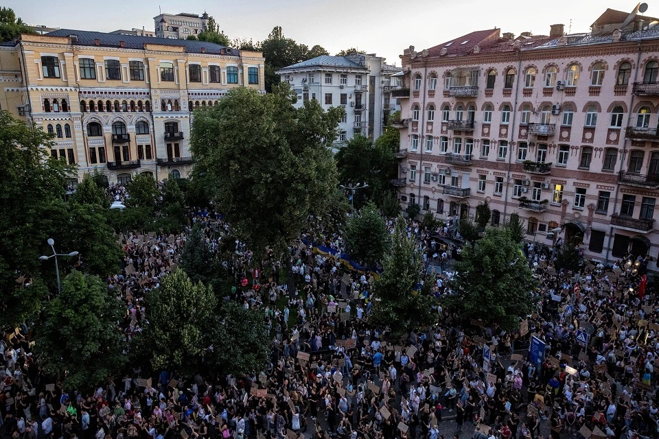 Украину захлестнула очередная волна протестов: к Киеву выдвигают новые претензии