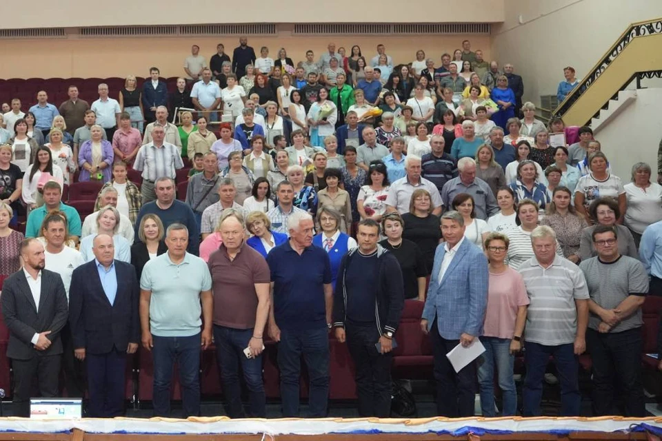 Присутствовавшие на встрече главы министерств областного правительства рассказали об исполнении поручений, полученных ранее.