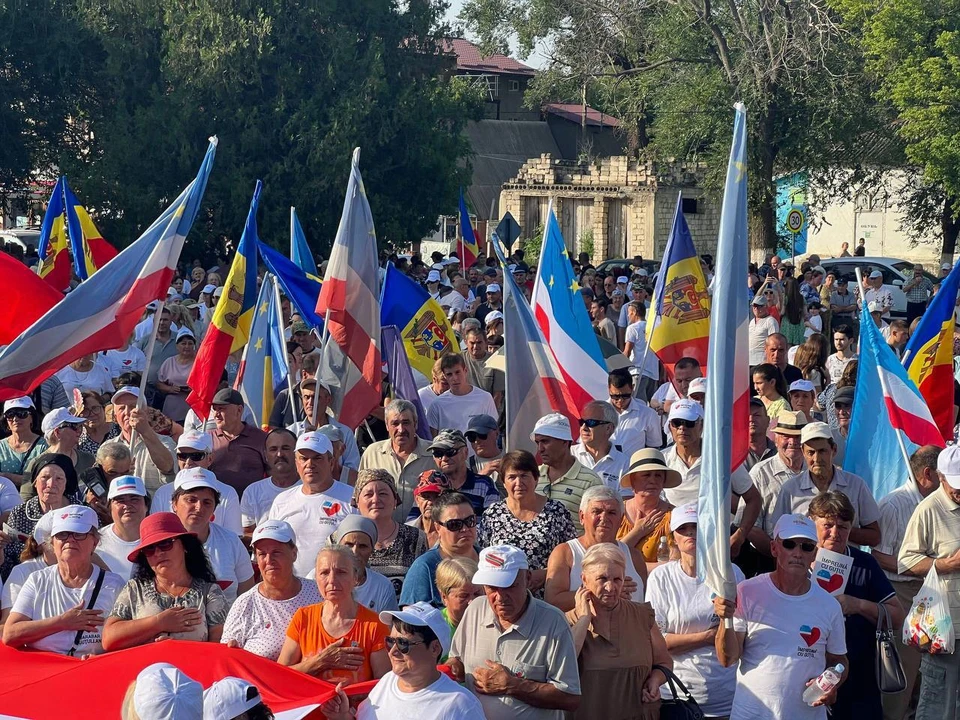 В Чадыр-Лунге прошел митинг в поддержку башкана Гагаузии Евгении Гуцул