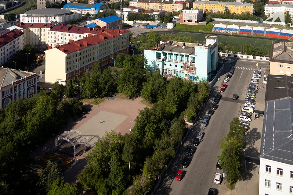 В Мурманске продолжается реконструкция улицы Ленинградской.