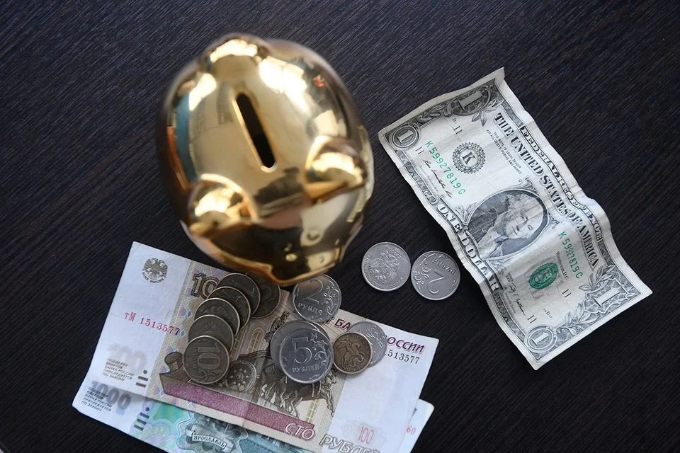 Внебиржевой курс доллара оказался выше 80 рублей впервые за два месяца