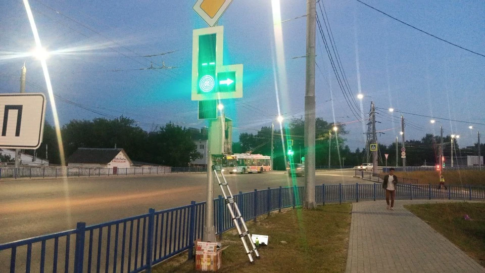 Светофоры на двух перекрестках наконец-то починили.