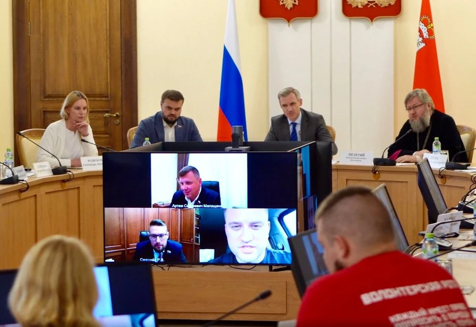 Василий Анохин: «По итогам отбора выбрали 26 кандидатов». Фото: пресс-служба правительства Смоленской области.
