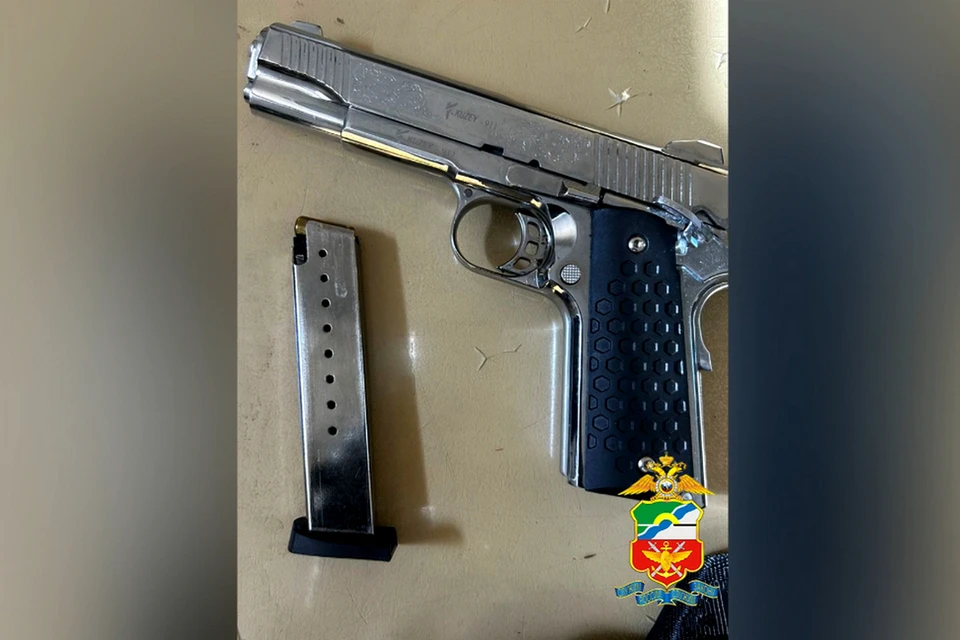 21-летнего новосибирца задержали за незаконное хранение пистолета. Фото: Управление на транспорте МВД России по СФО