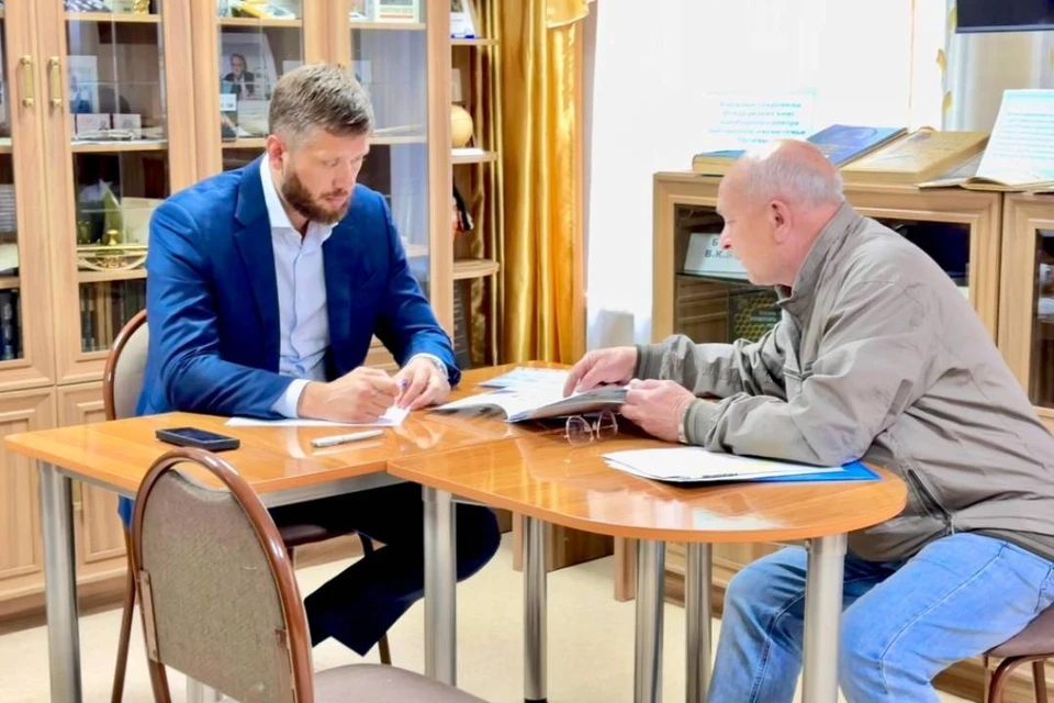 Активное взаимодействие депутата с жителями осуществляется через личные обращения, работу общественной приемной и с помощью ТОС «Университетский».