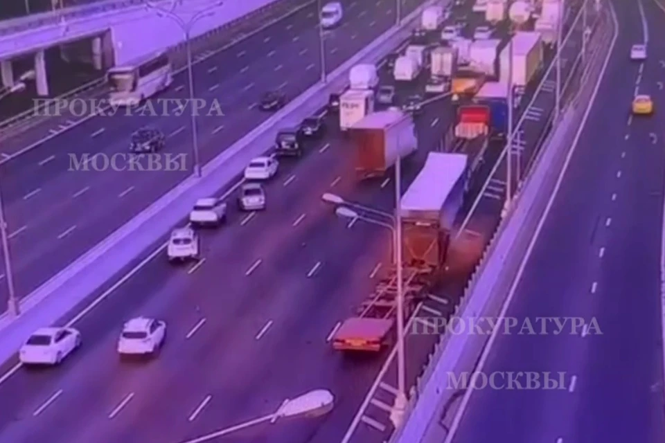 Кадры с места аварии на МКАД