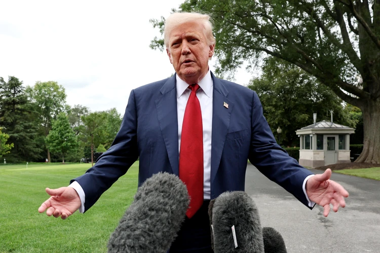 Грозя двумя атомными подлодками, Трамп либо сказал глупость, либо признался в беспомощности США