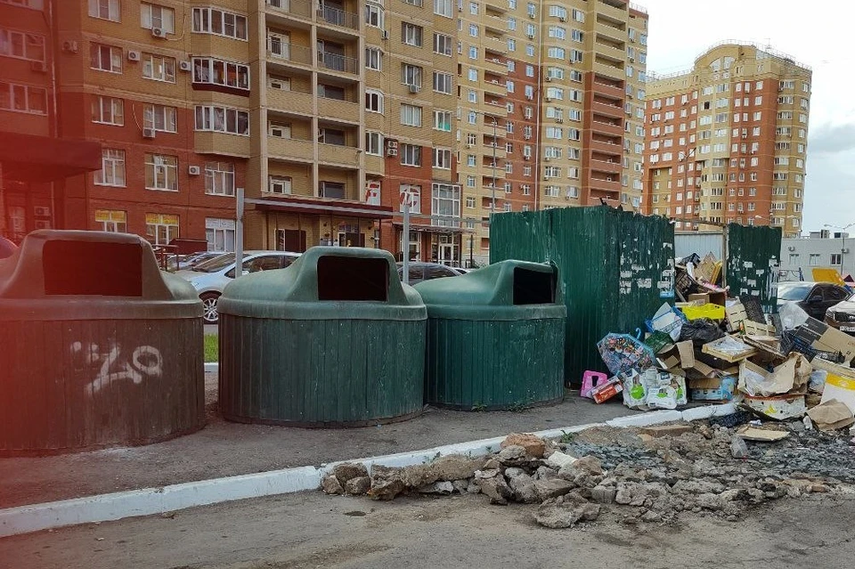 Альберт Юмадилов проехал по участкам города, где остается острой проблема с мусорными площадками.