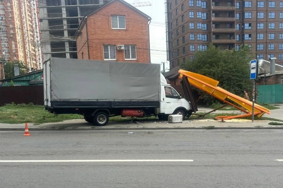 Авария произошла на улице Мечникова. Фото: управление Госавтоинспекции России по Ростовской области