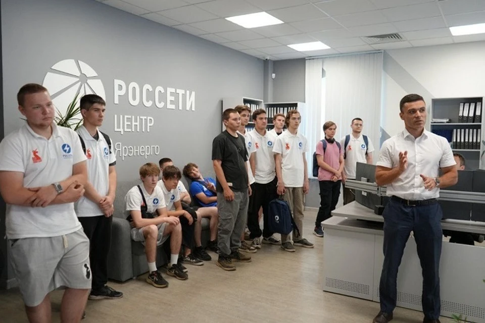 Подпись к фото: Ребята побывали в музее истории Ярославской энергосистемы. ФОТО: пресс-служба филиала ПАО «Россети Центр – Ярэнерго».